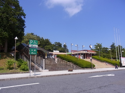 前沢サービスエリアの建物の遠景